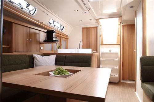 Hanse 415 galley and eating ©  SW
